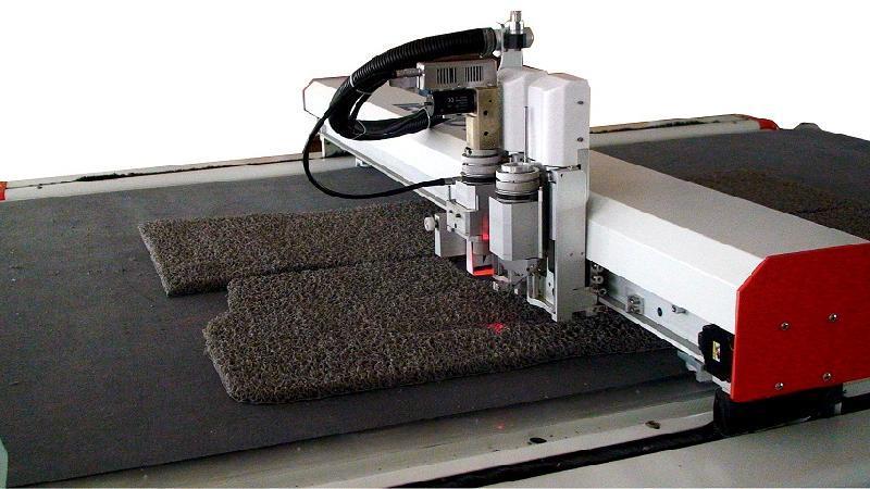 estera de la prueba del polvo del coche que hace por el cortador oscilante del cuchillo