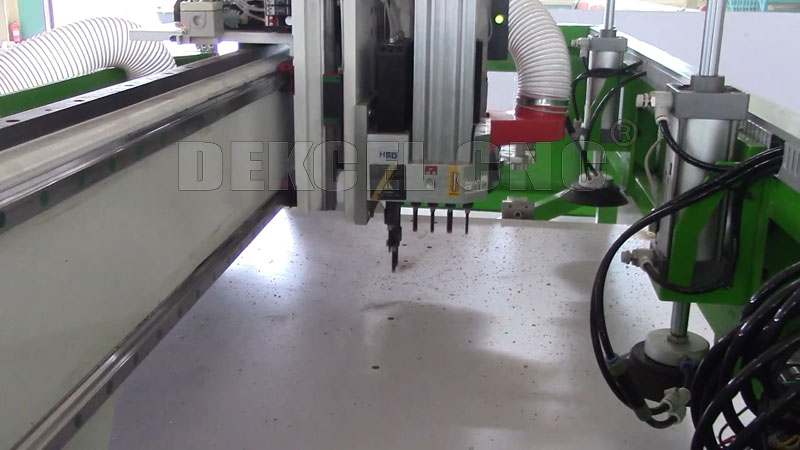 Eje de rotaci&oacute;n de HSD para el tipo cadena de producci&oacute;n de los muebles ranurador de la placa del CNC