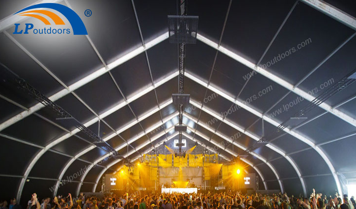 Carpa curva personalizada de 25x60m, edificio extraíble temporal para festival musical 