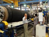 Nuestro cliente en KUWAIT, DN300-DN4000 HDPE / PP Spiral Profiles Pipe Production Line
