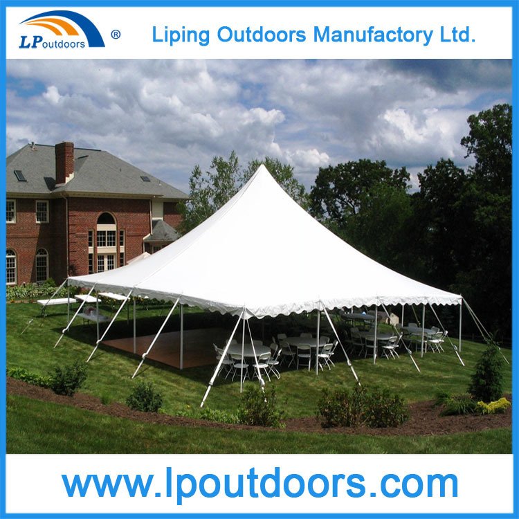 Carpa con postes para eventos de 12x18m con paredes de ventanas estilo catedral