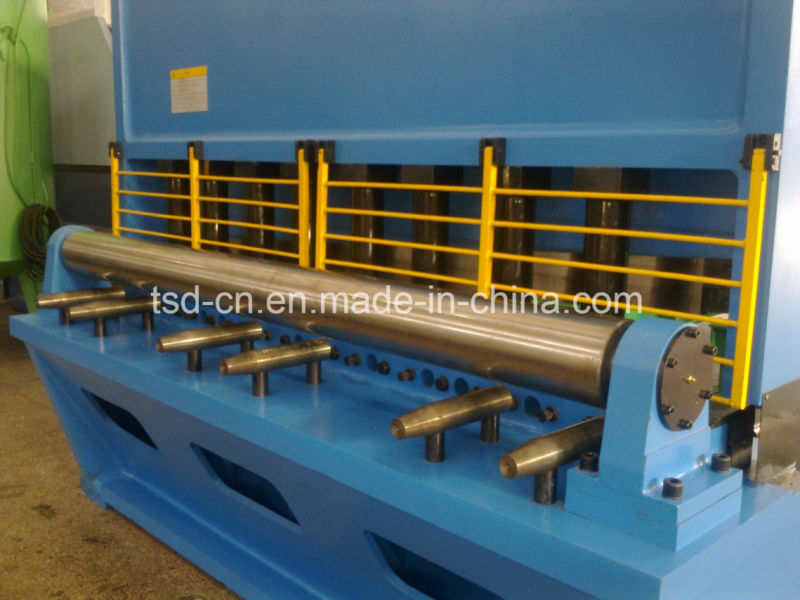 剪板机剪切32mm钢板（QC12Y-32 * 2500）