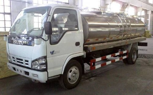 Carro 4x2 del depósito de leche del acero inoxidable de ISUZU 4M3 4000 litros de la leche del transporte de carro de petrolero 4tons