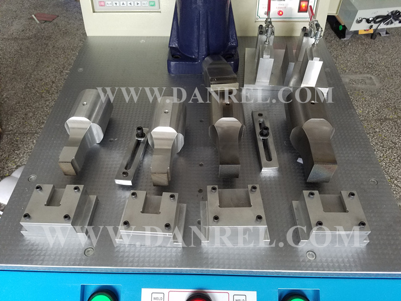 15KHz 3200W Ultrasonic VELCRO Welding Machine expored to Spain