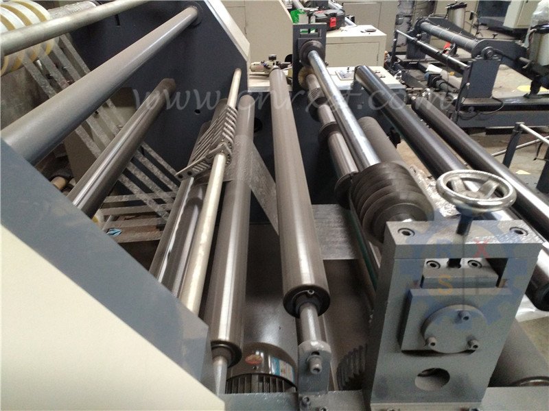 Horizontal slitting machine with slip pneumatic shaft rewinder