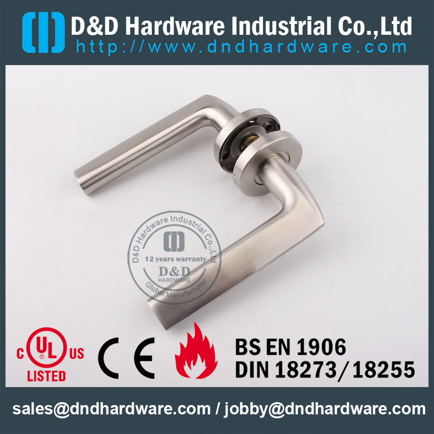 316 Grade L Bentuk Solid Lever Handle Pintu untuk Pintu Baja Depan-DDSH016