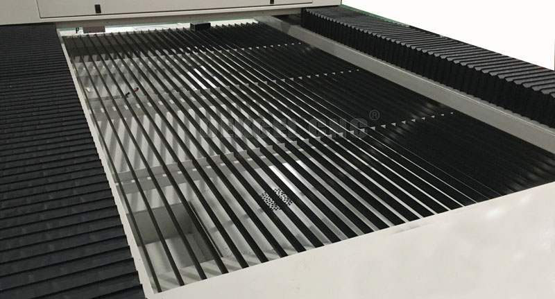 El CO2 150W de Reci auto-sigue la l&aacute;mina de cuchillo para corte de metales de la m&aacute;quina