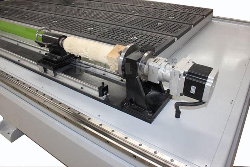 ranurador del CNC con el dispositivo rotatorio