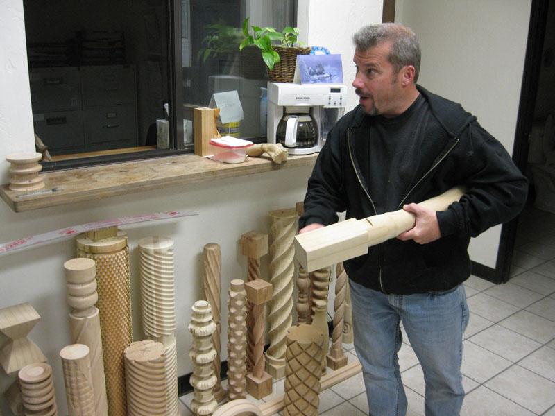 grabado material redondo por el ranurador del CNC con el sistema rotatorio