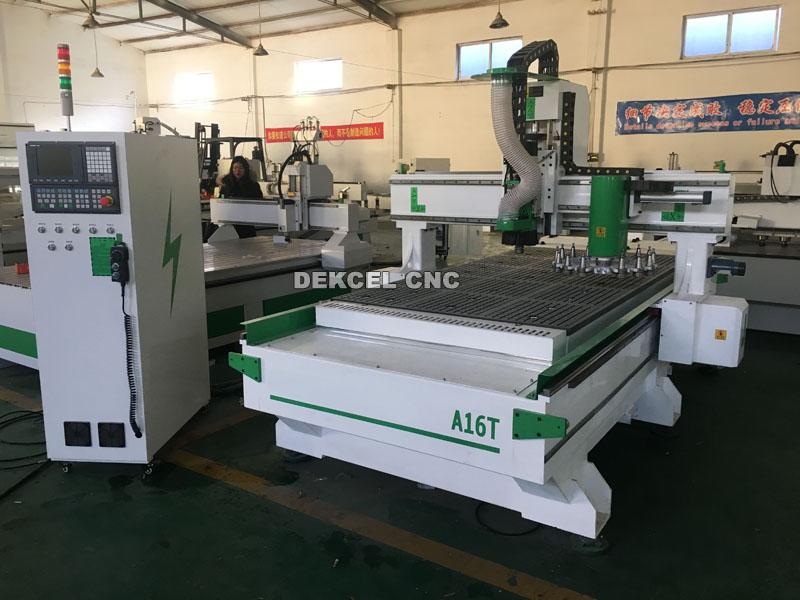 Máquina de talla de madera del CNC del ATC de China para la venta