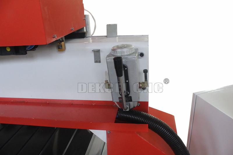 sistema de inyecci&oacute;n de la m&aacute;quina de grabado de madera del ranurador del CNC