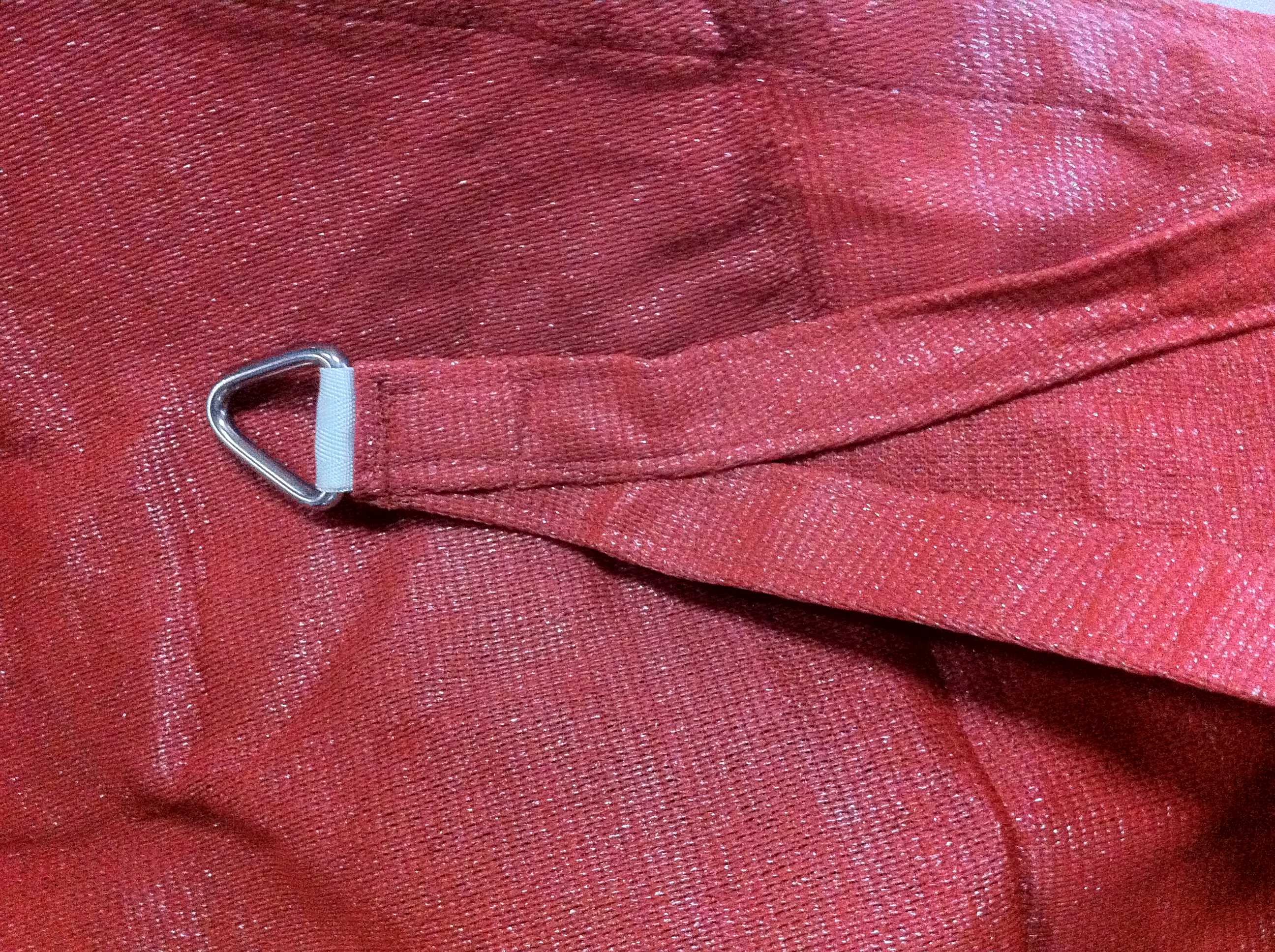 HDPE Material Triangle Outdoor Garden Red Shade Velas