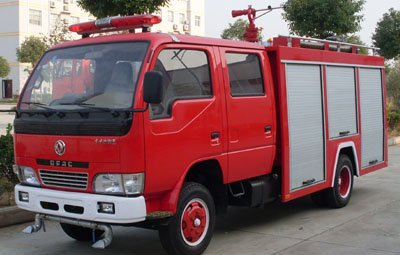 Carro de la lucha contra el fuego del tanque de agua de Feng 4x2 1500L del dong y del tanque de la espuma 500L