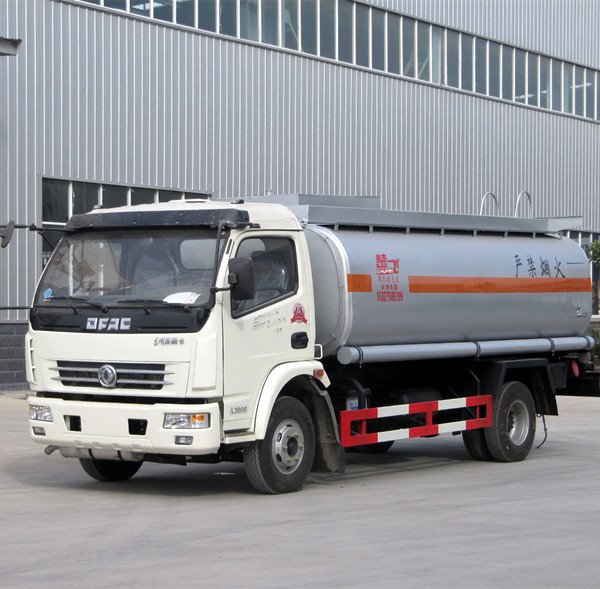 Dongfeng 4X2 10000 litros de gasolina de carro del depósito camión del tanque de gasolina de 250 galones