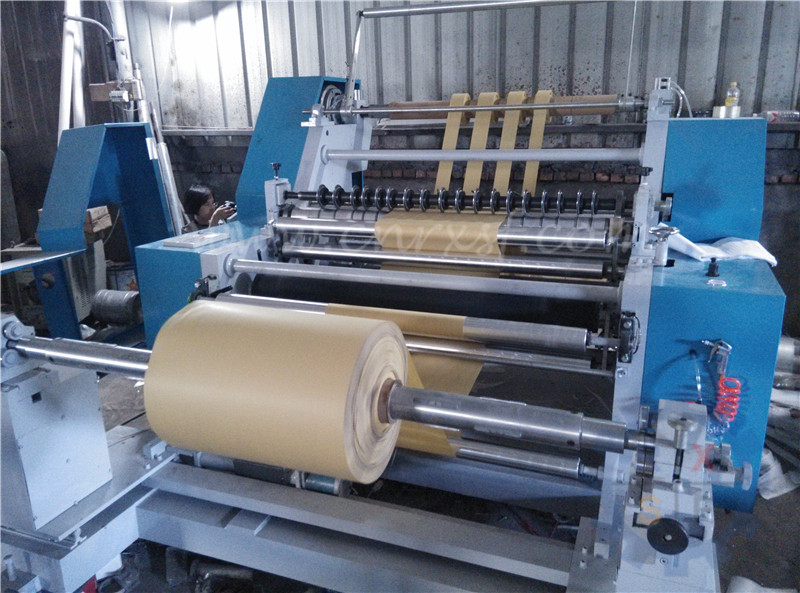 Horizontal type paper slitting and rewinding machine