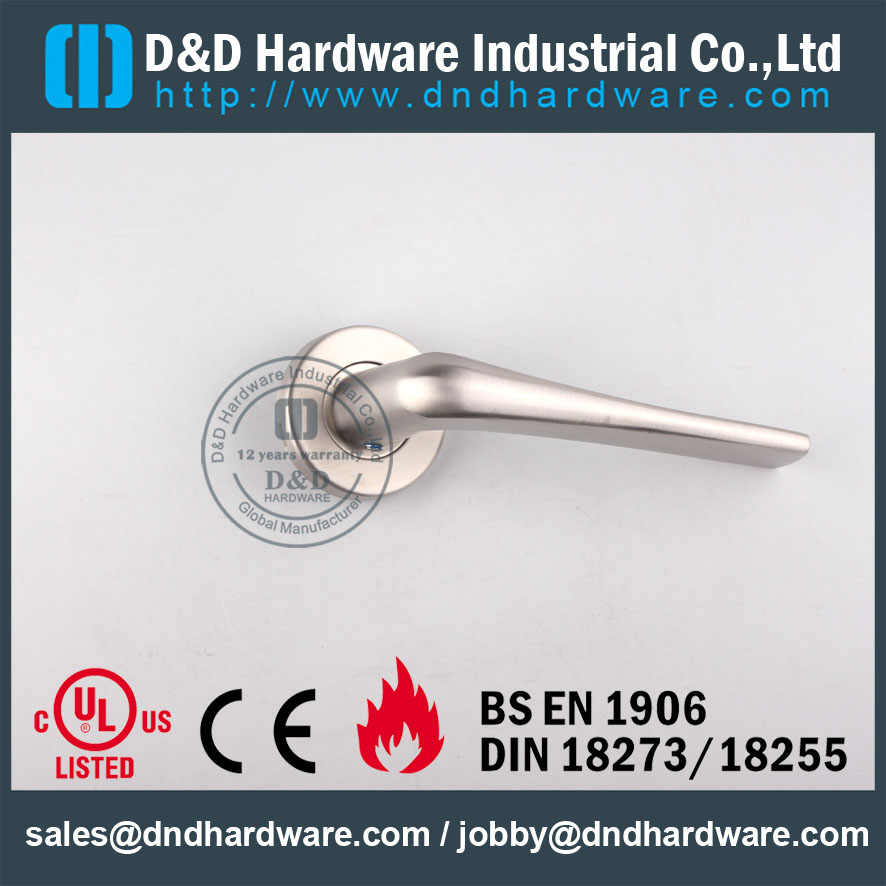 Stainless Steel 304 Modern Lever Handle di Rose Jenis Welding untuk Logam Commercial Door-DDTH034