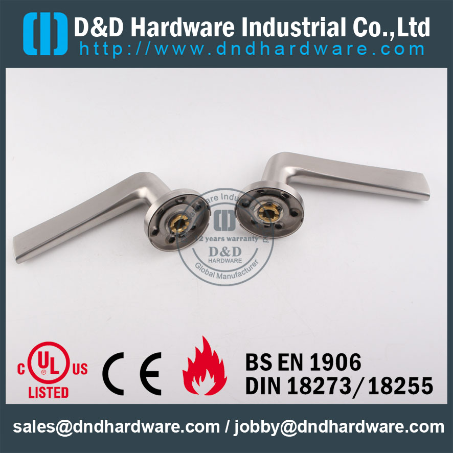 D & D Hardware-CE Padrão porta maciça DDSH022
