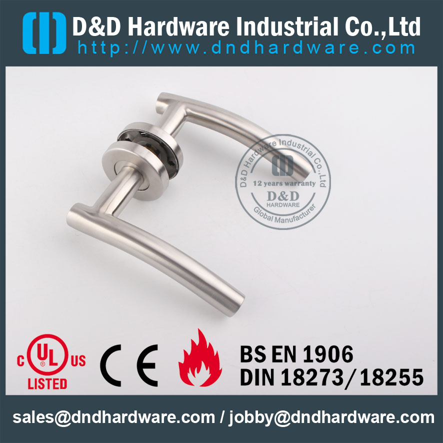 Maçaneta da porta em forma de T de curvatura oca de aço inoxidável 304 de aço inoxidável para porta de madeira-DDTH005