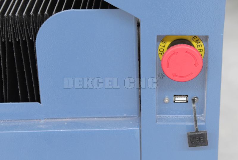 USD del laser de acr&iacute;lico fuera de l&iacute;nea del corte