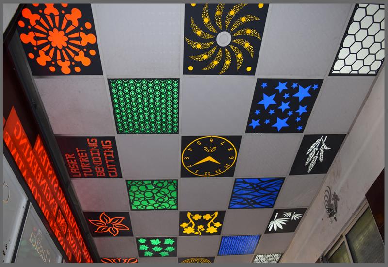 muestra plateada de metal decorativa del cortador