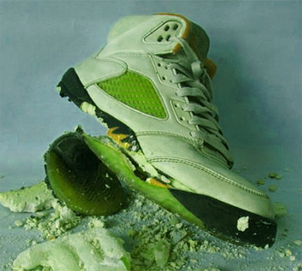 Hydrolysis and polyurethane explained for a common problem with safety shoes
