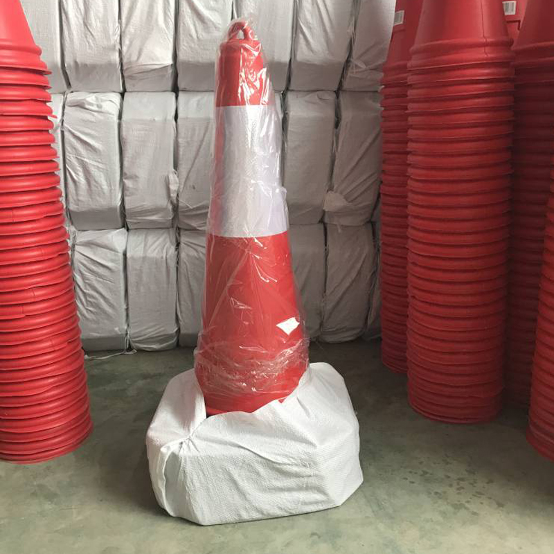 1000 MM Height PE Cone Rubber Base Reflective Traffic Cones