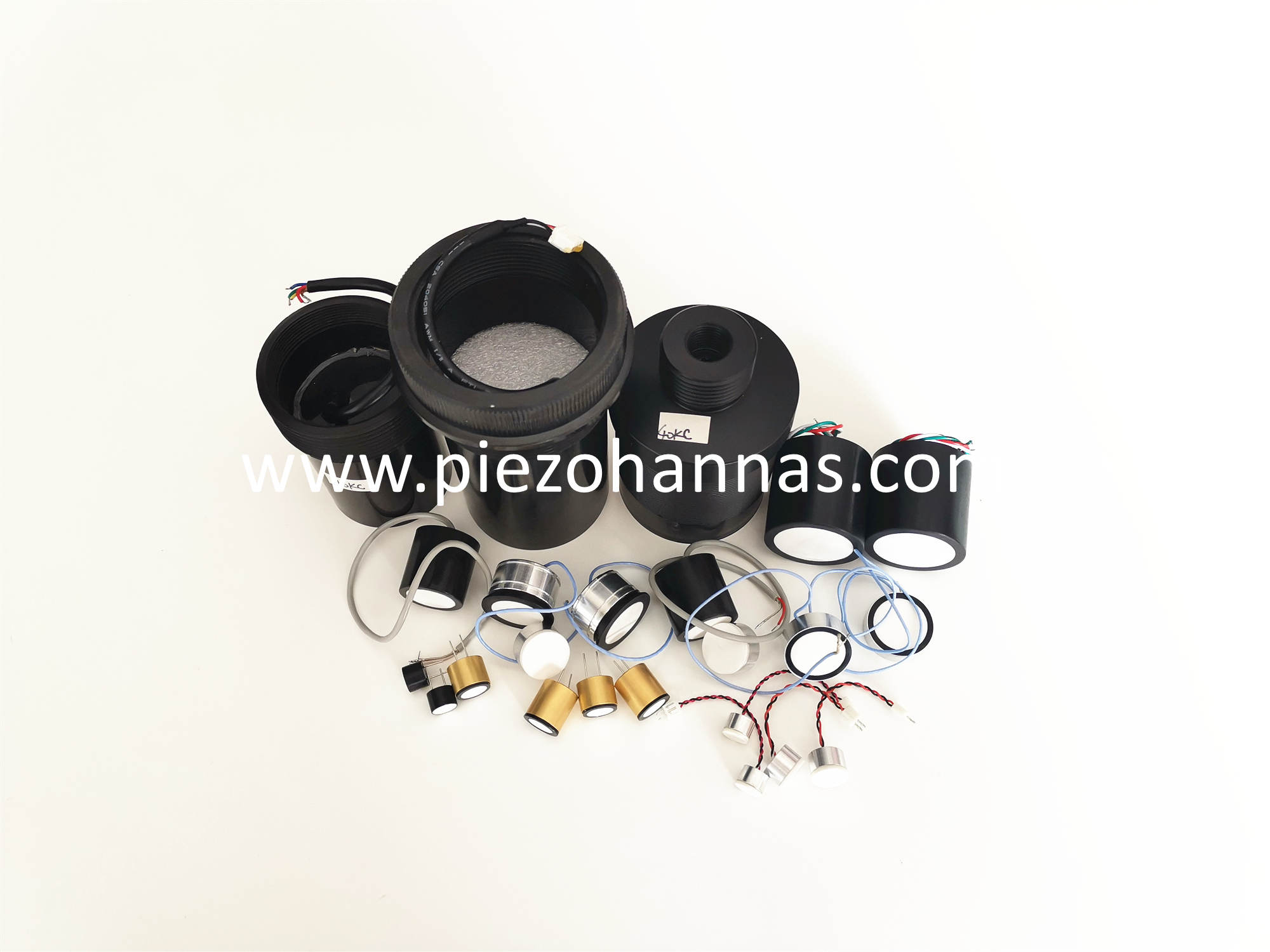 Transductor ultras&oacute;nico piezoel&eacute;ctrico de 125 kHz para la medici&oacute;n de distancia