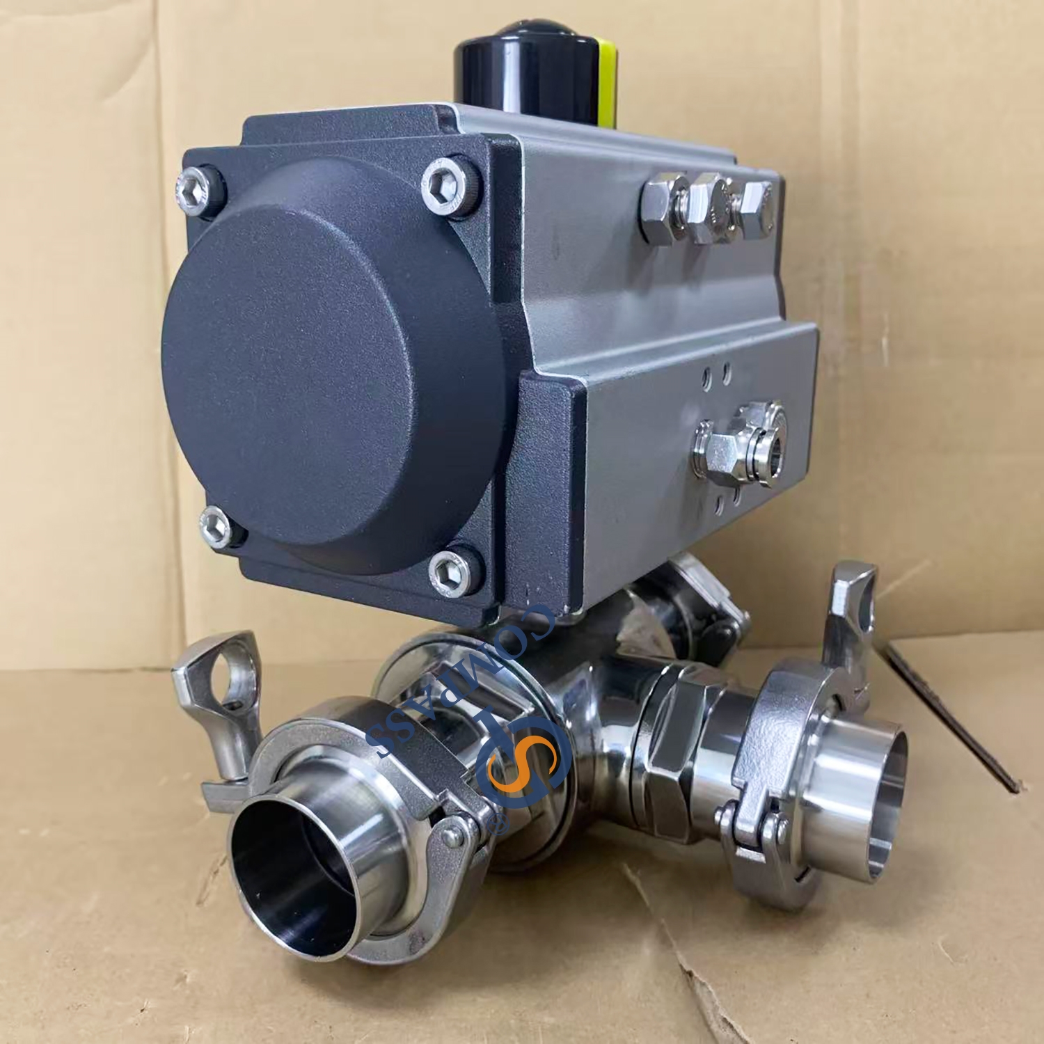 3-ходовой пневматический шаровой кран двойного действия 2 дюйма SS316L с зажимным наконечником, установленный на конце