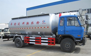 Carro del tanque a granel del petrolero del cemento de Dongfeng 4*2 Cummins 170hp