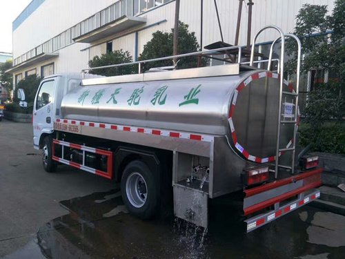 Carro 4x2 del depósito de leche del acero inoxidable de ISUZU 4M3 4000 litros de la leche del transporte de carro de petrolero 4tons