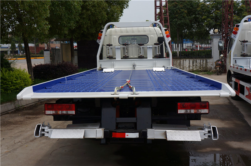 Dong Feng carro de camión de auxilio de la plataforma de 4 toneladas