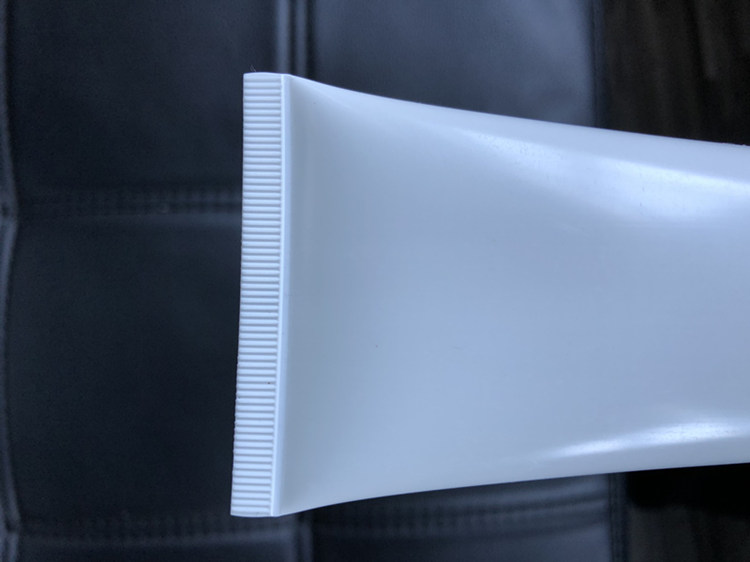 Automatic Plastic Gear Tube Filling and Sealing Machine for Grease Oil exported to Vietnam