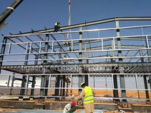 La structure m&eacute;tallique envergure en acier l&eacute;g&egrave;re de construction de longue descendent l'entrep&ocirc;t