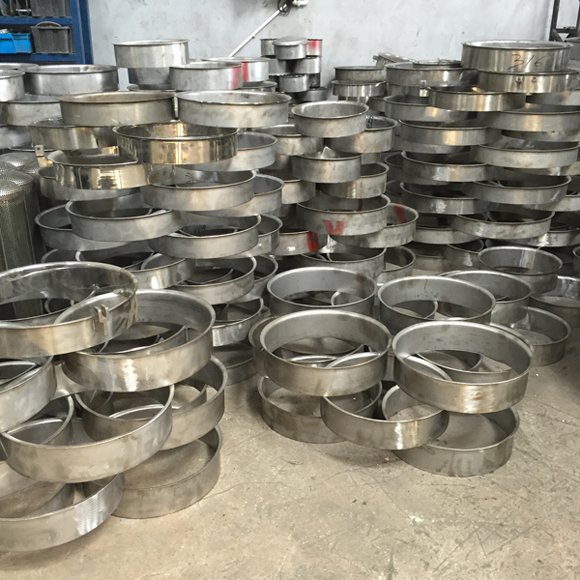 Китайская круглая крышка люка с открыванием сзади и сбоку