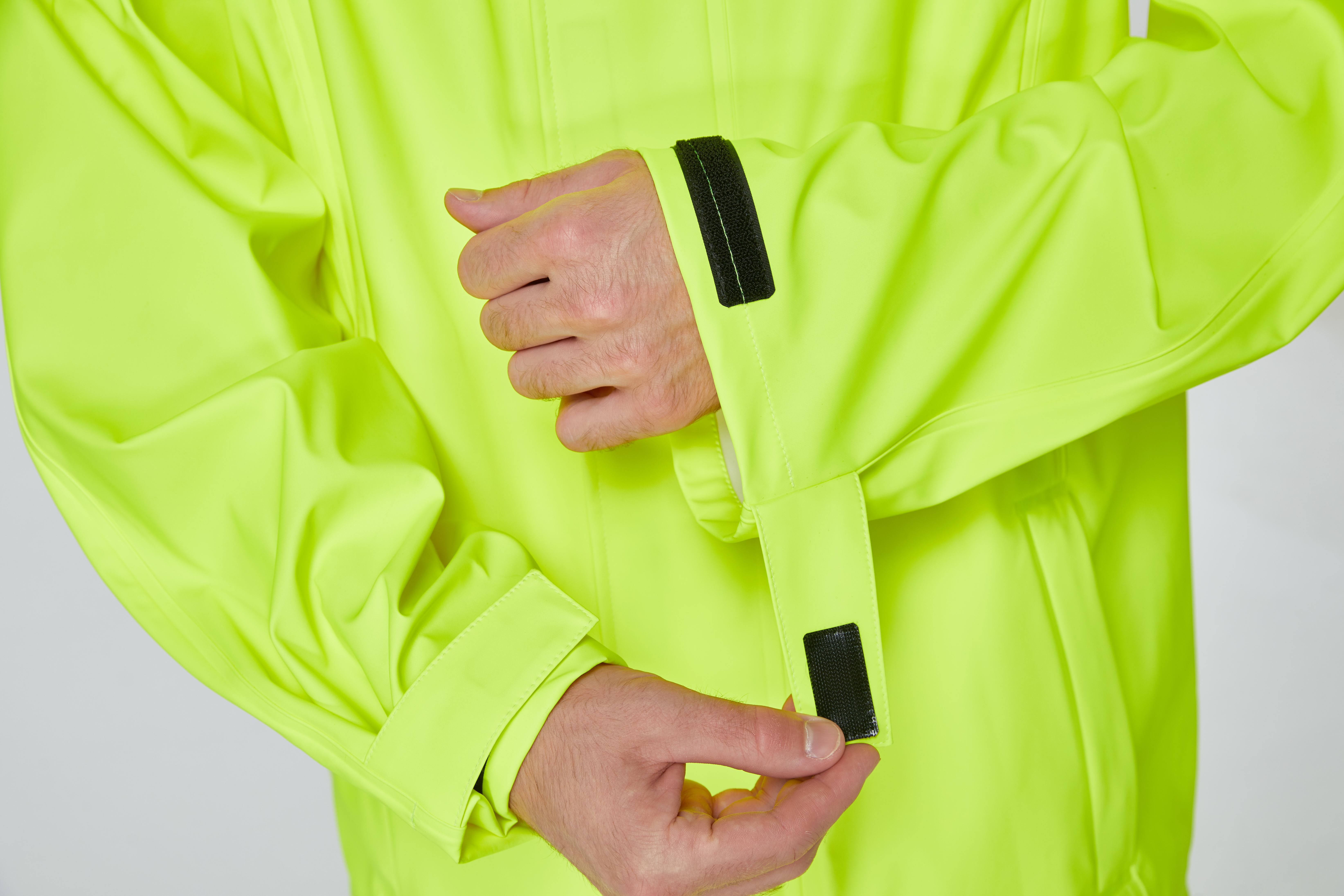 08210670