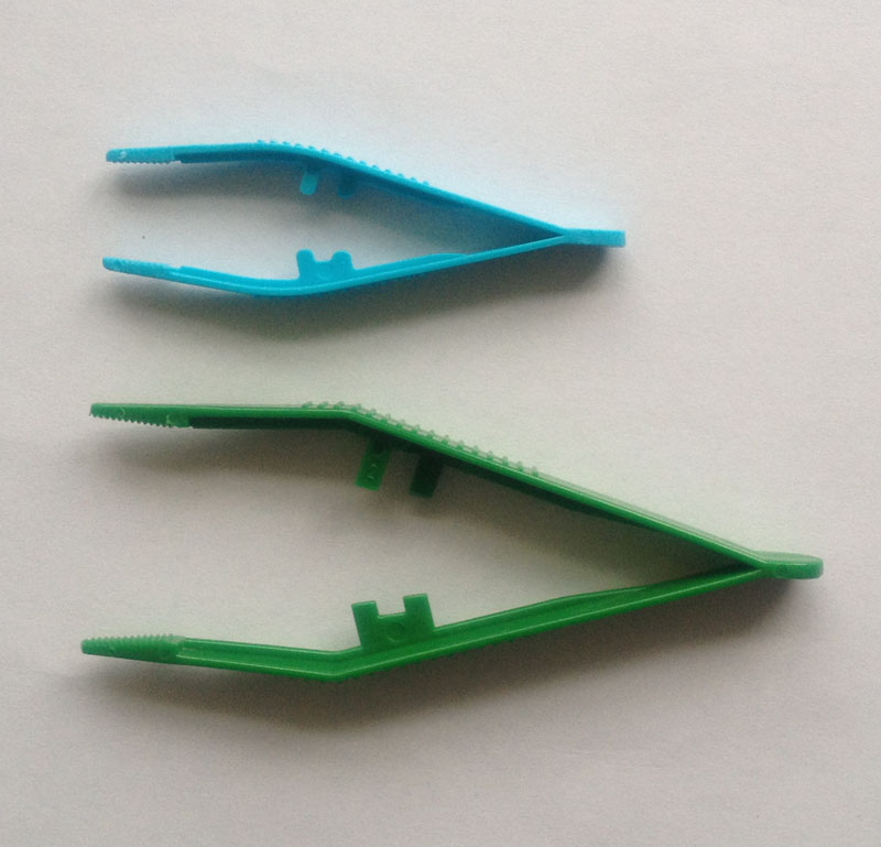 Plastic tweezer