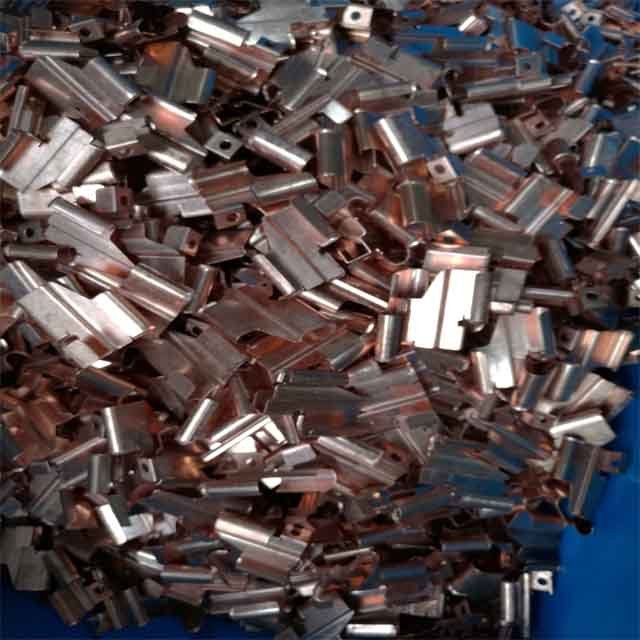 Stempeln von Komponenten China.jpg