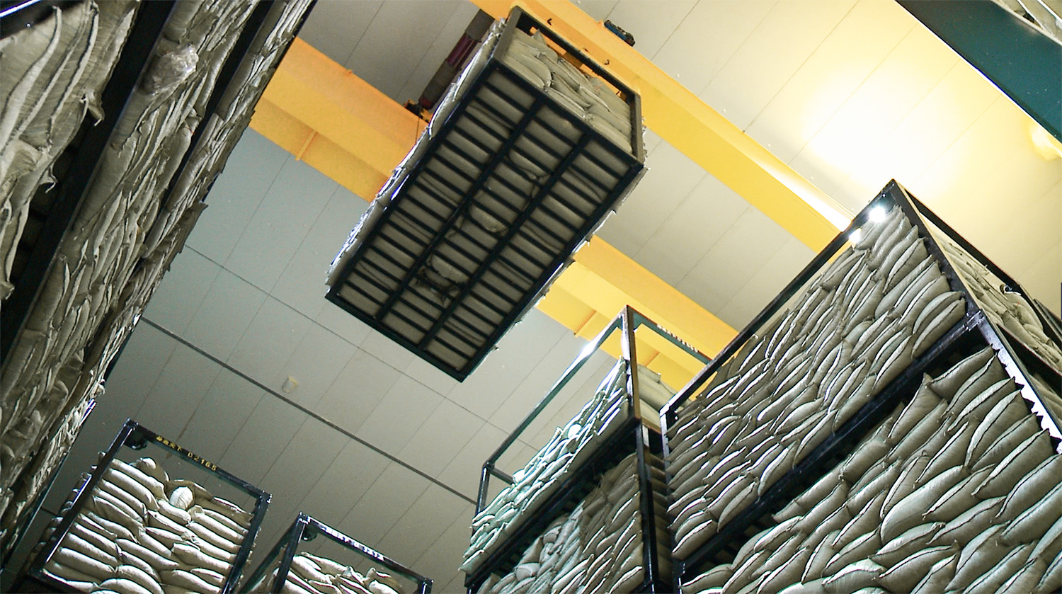 Henan mine Intelligent storage crane 