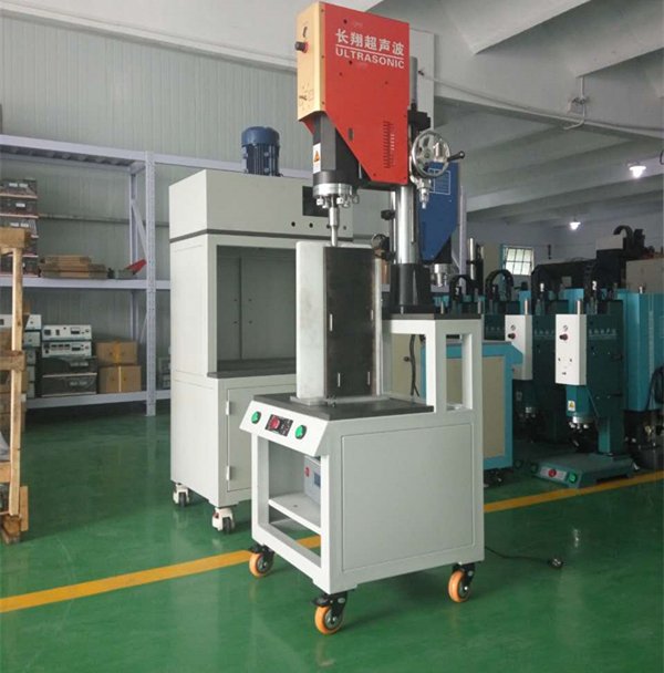 Campos elétricos externos no material PZT