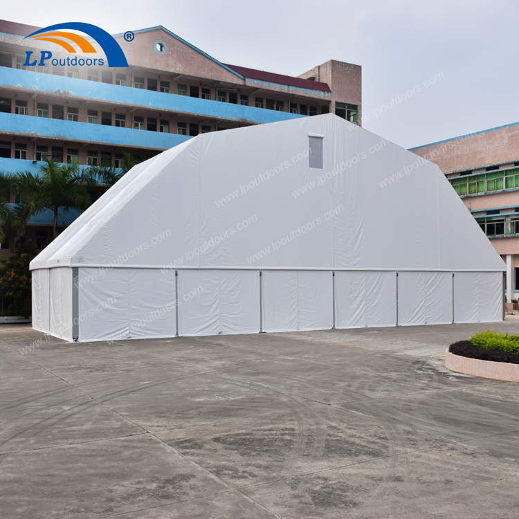 30-метровая многоугольная палатка на крыше