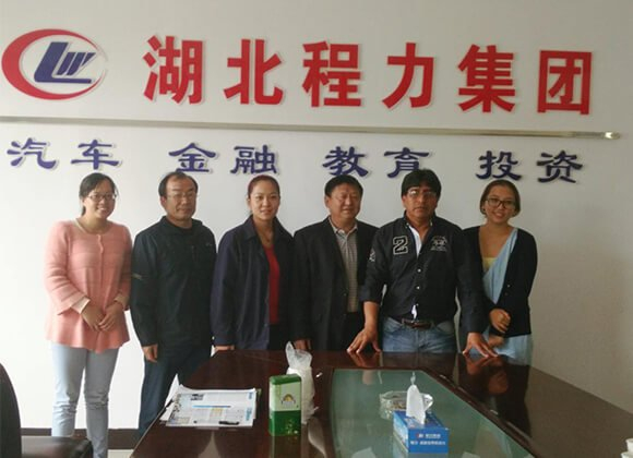 Cliente de Bolivia visitada para comprar de 10 unidades de acoplados estándar del petrolero de ASME LPG