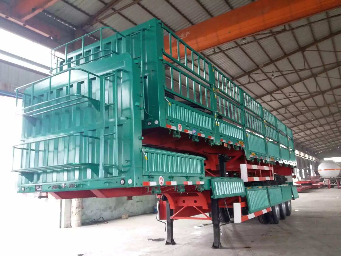 acoplado .jpg de la pared lateral de 3 &aacute;rboles semi