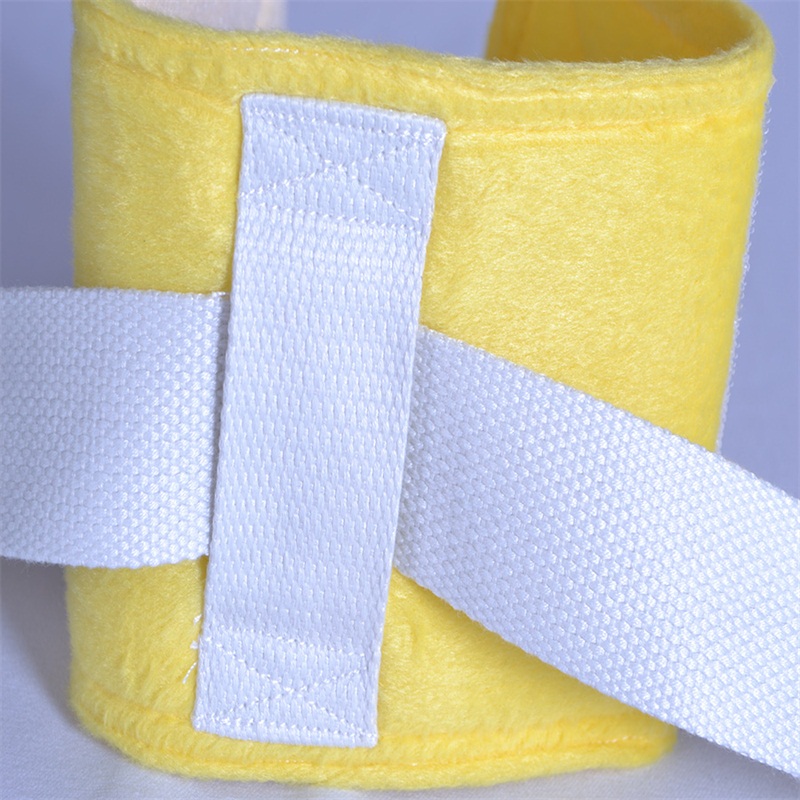 The ER four limbs tie a belt approximately