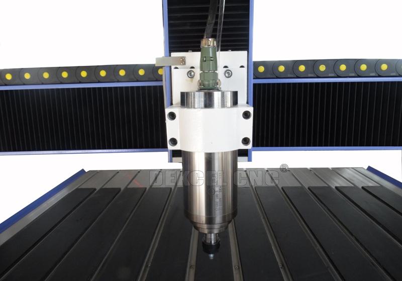 eje de rotaci&oacute;n de la refrigeraci&oacute;n por agua de la m&aacute;quina de grabado de madera del CNC