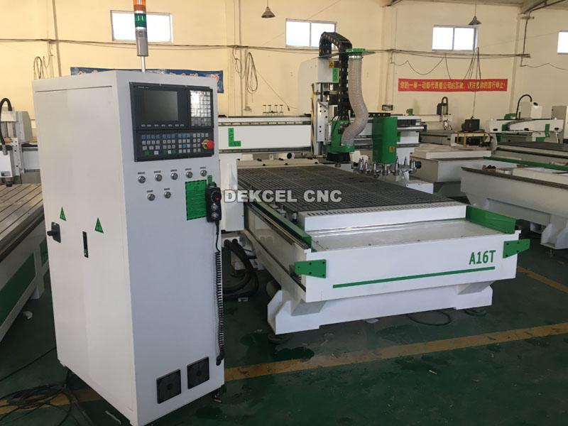 Máquina de talla de madera del CNC del ATC de China para la venta