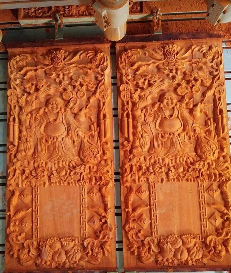 publicidad del ranurador del CNC con las muestras rotatorias del sistema