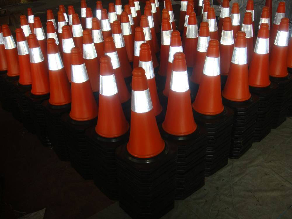 750 Mm PE Cone Rubber Base Reflective Traffic Cones