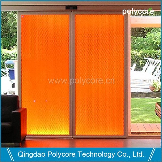 Painel de sandu&iacute;che de favo de mel como porta.jpg