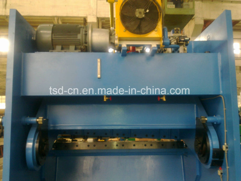 剪板机剪切32mm钢板（QC12Y-32 * 2500）