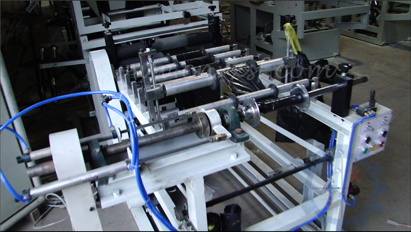 Automatic roll-to-roll rope wearing bag making machine